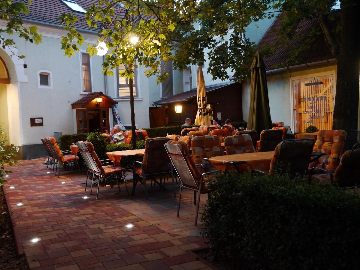 Tinódi Fogadó Sárvár Exterior foto