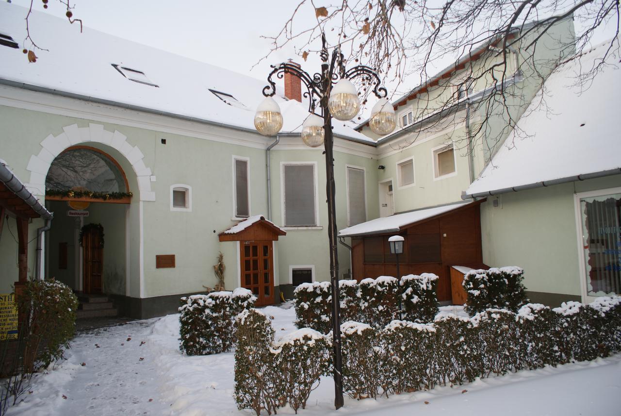 Tinódi Fogadó Sárvár Exterior foto